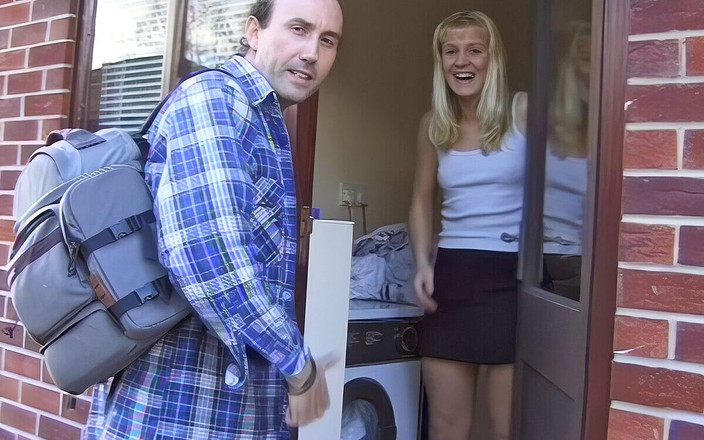 Real Sex Pass: Il primo servizio fotografico nudo di una teen bionde con...