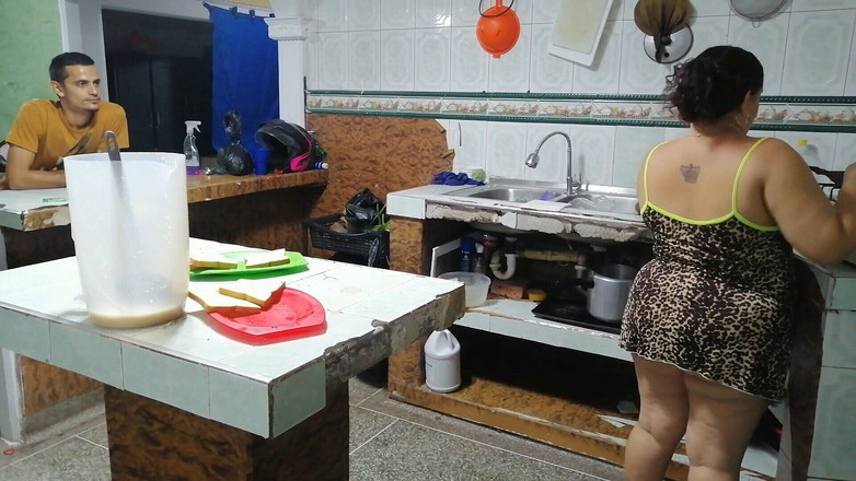 ROUS: Tôi hưng phấn và đụ con trai riêng của tôi