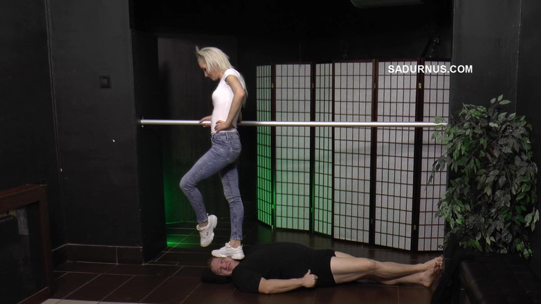 Sadurnus: Sotto La Padrona Ariel! Sneaker