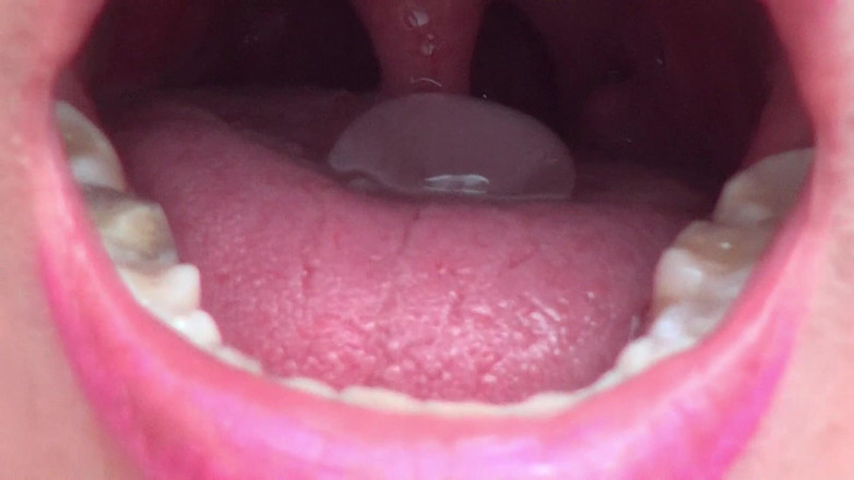 Angel eyes studio: Je me rafraîchis la gorge et le ventre avec de...