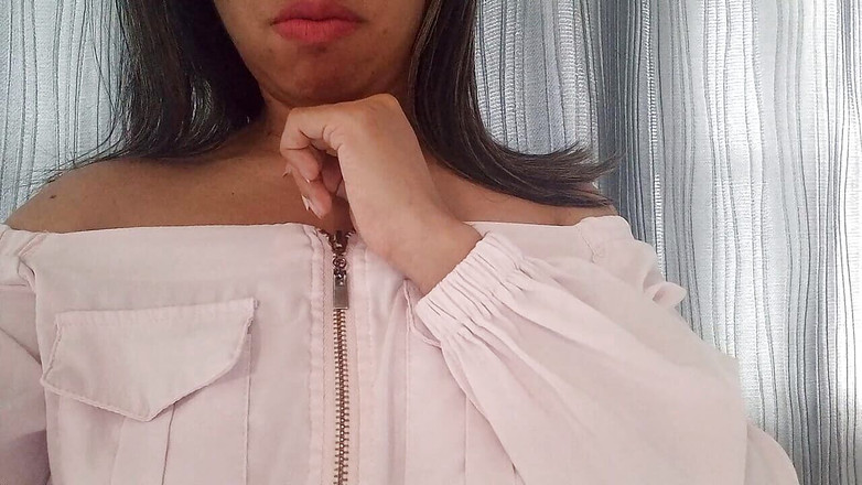 PATY PATY: Masturbation féminine de la belle-fille montrant sa chatte rasée !