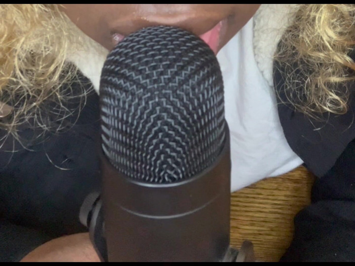 Anye Meshell: Asmr Kisses &amp; Jilat!