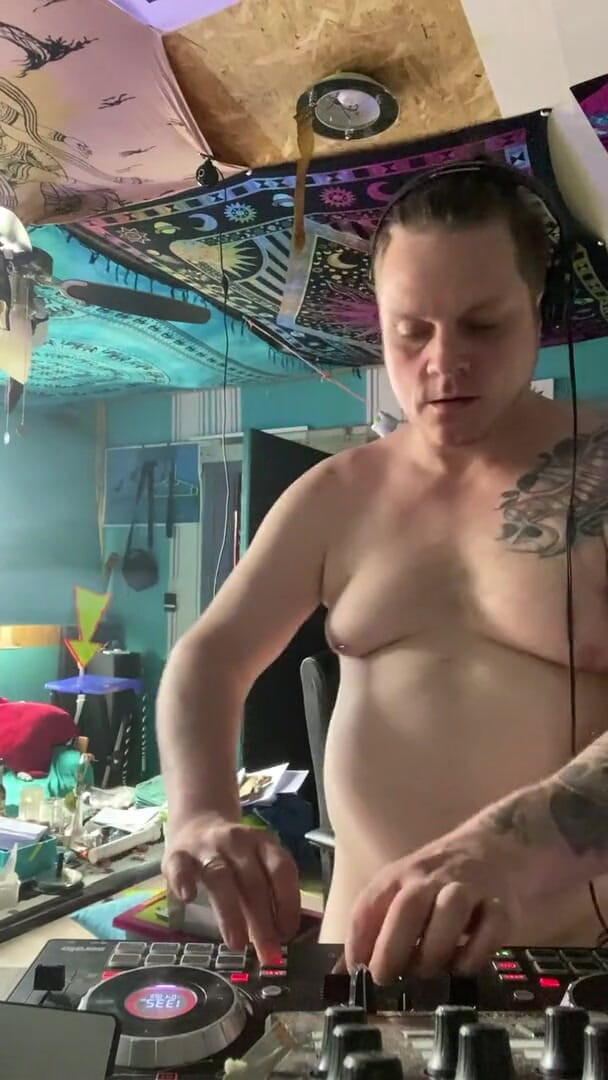Sexy Amateur Studio: DJ sets and strips uncensored