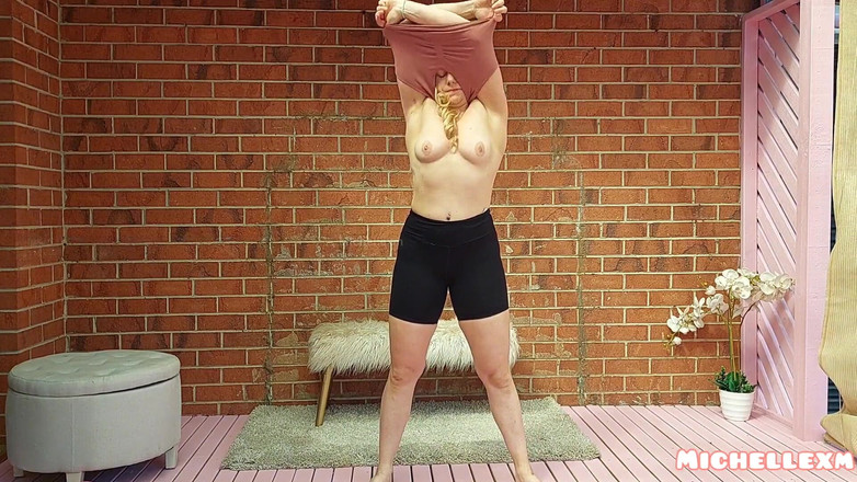 Michellexm: Celana dalam besar coba diangkut dengan wedgies pantat besar alami...