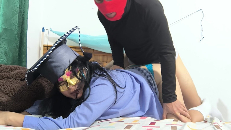 NEGRITA SEXY: Straight a's reward: lulusan berseragam lagi asik nyepong dan ngentot...