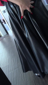 Lichid negru în mânerul ei de latex #881
