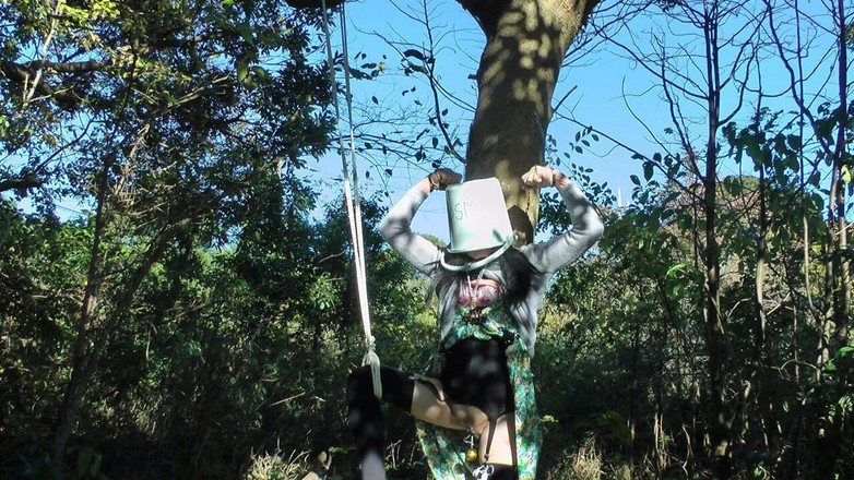 megu2002: ट्रेनर No23 से निर्देश बाल्टी को एक पैर पर छोड़ने की सजा