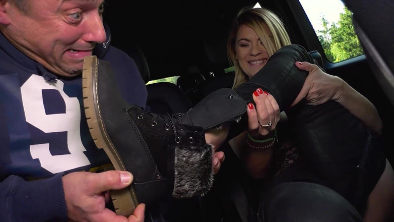 Deutschland Porno X: 德国女郎在户外给2个男人口交直到他们射在她嘴里