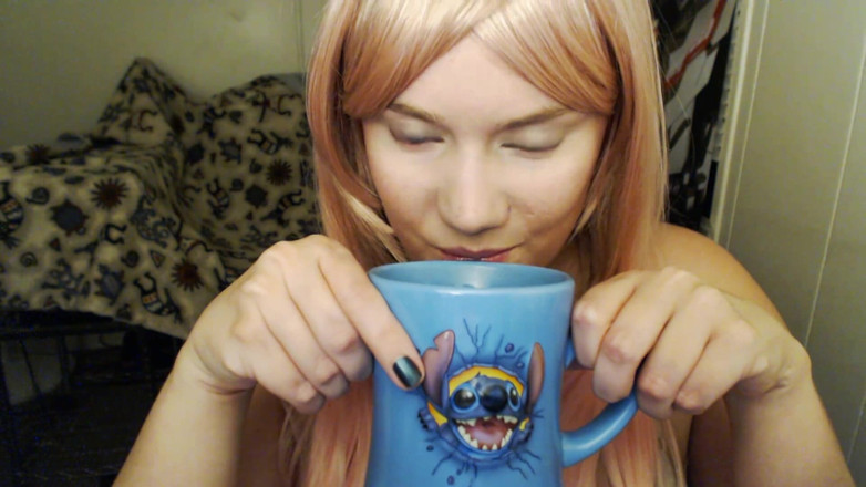 Scarlet Vixen: Game Night - mug chug &amp; burping! Aku akan menghajarnya.
