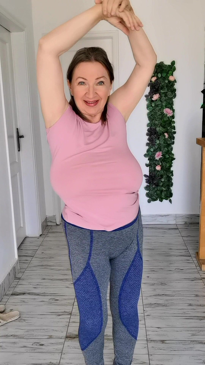 MariaOld: विशाल प्राकृतिक परिपक्व स्तन और सेक्सी स्ट्रिप डांस