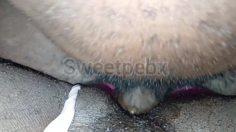 Sweet Peb X: Saya menghisap batangnya dan membuatkannya pancut, kemudian dia mengongkek saya...