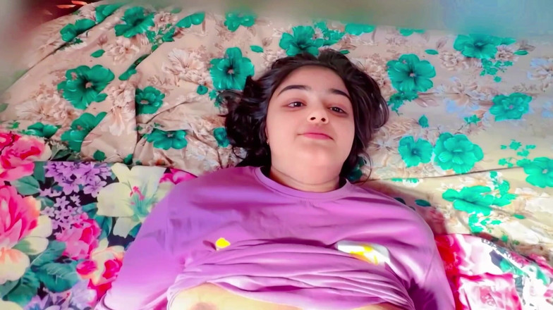 Your_aisha: Fată desi de la sat fată cu pizdă strâmtă în interior...