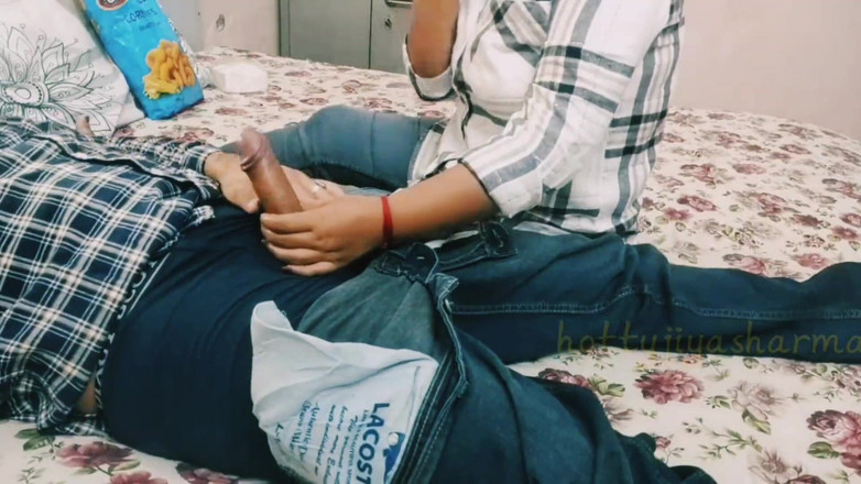 Desi Club House: Seks tegar di luar dengan desi lady servent semasa dia...