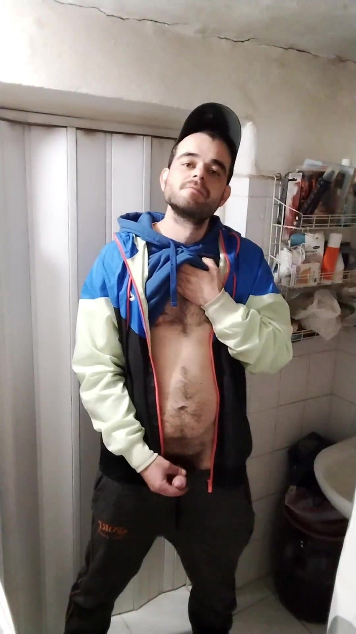 jerkofflover: Estou me masturbando com meu ex-namorado no banheiro porque ele...