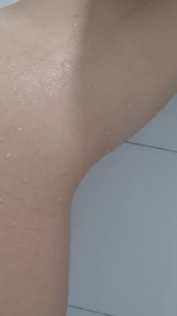 Petite tonåring knullad i duschen