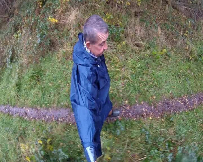 Andy: Chuva Poncho Wank