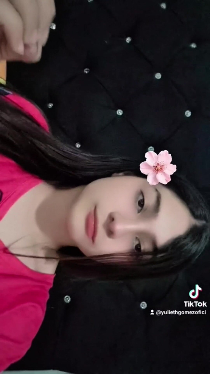 Yuli and tony: Zakar terluar ibu tiri menyentuh pantat menggelegak