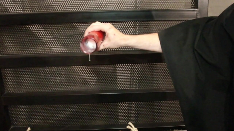 BAREBACK COMMUNITY: Arkadaşlarının yanından geçiyor