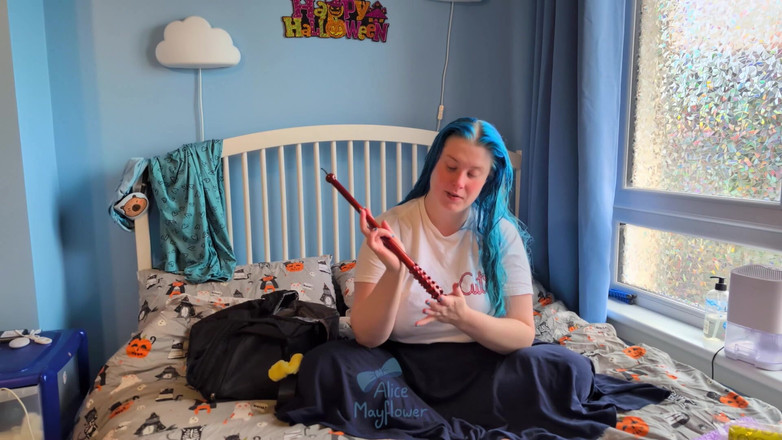 Alice_Mayflower_Scottish: Bbb 2025 年 9 月运输 - 独奏女孩 - sfw