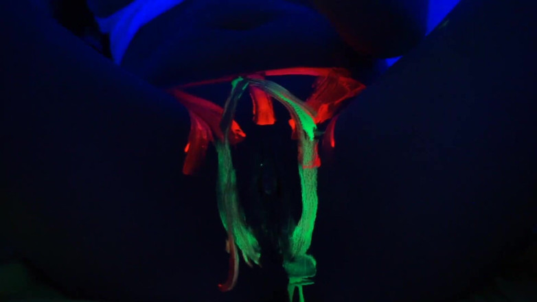 Cipriani: Playing with neon paint, this sexy Colombian masturbates until she...