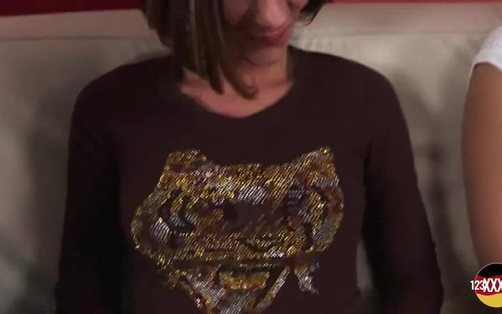 123XXX - 100% Amateurs: Trois belles dames d’Allemagne jouent avec des jouets sexuels
