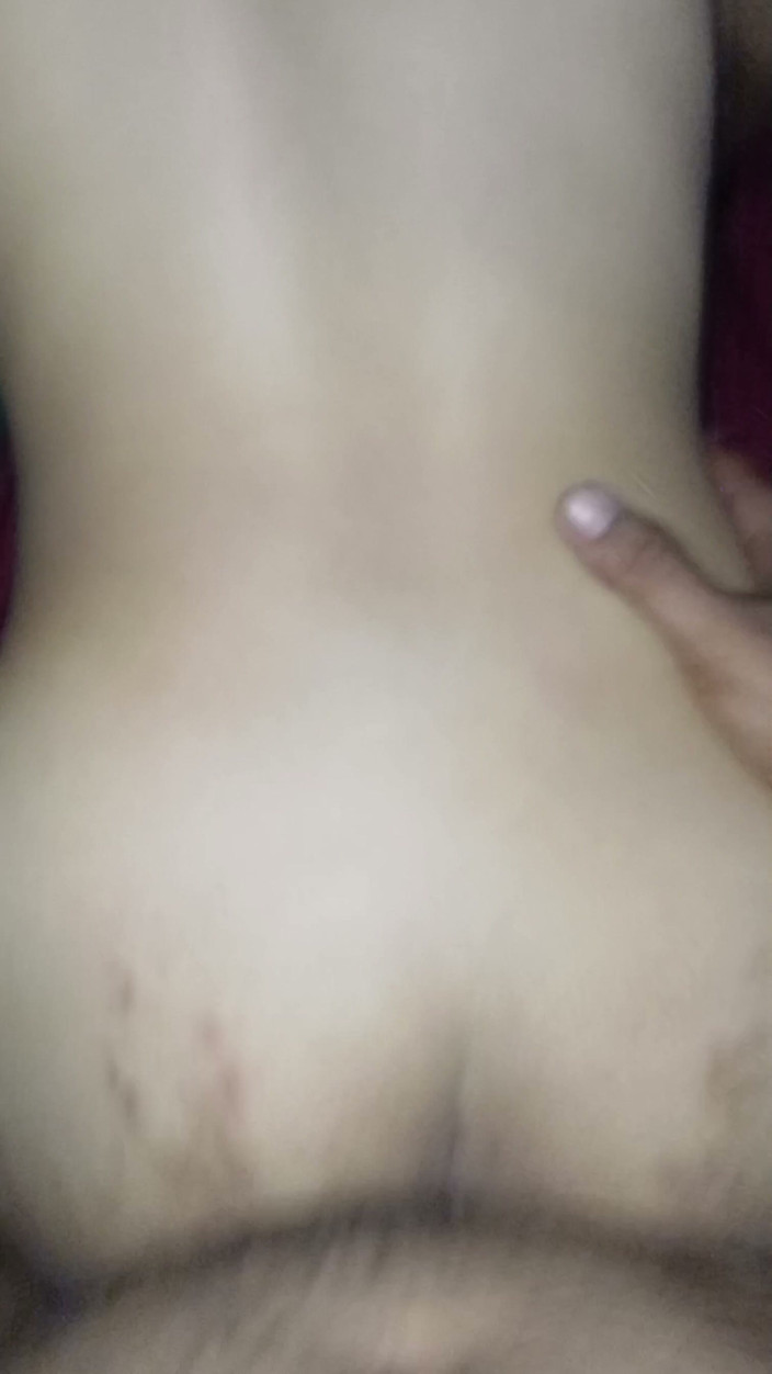 Theresia Nirvana: Tomboy Chick wzdycha pysznie
