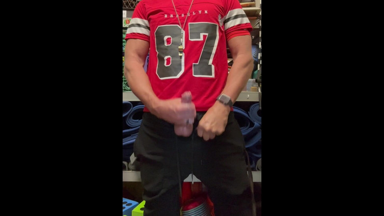 JockDad87: जॉकडैड87 नंबर 87 के साथ अपनी जर्सी में भार डालता है।