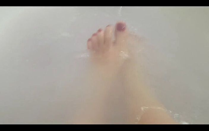 Erotic Tanya: Best underwater foot tease