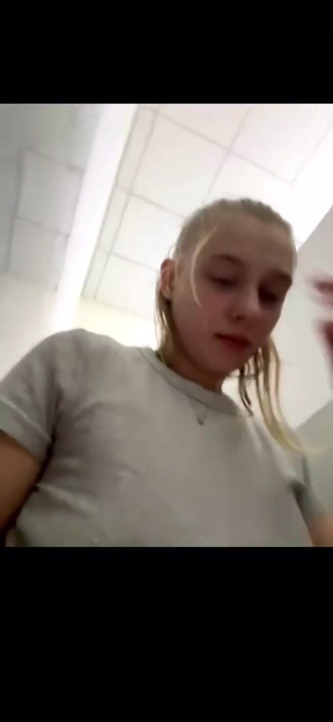 JuiceLussie: Extreme Squirting in the Gym