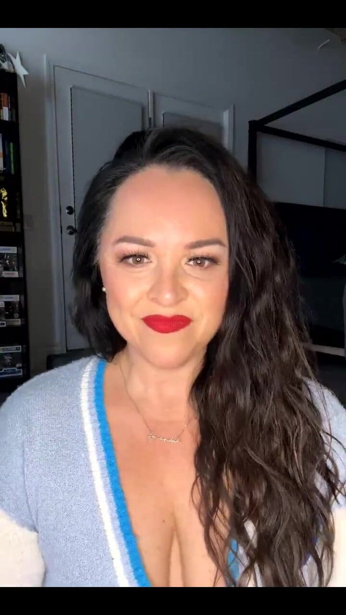 Amanda Thickk: हैलो वर्ल्ड