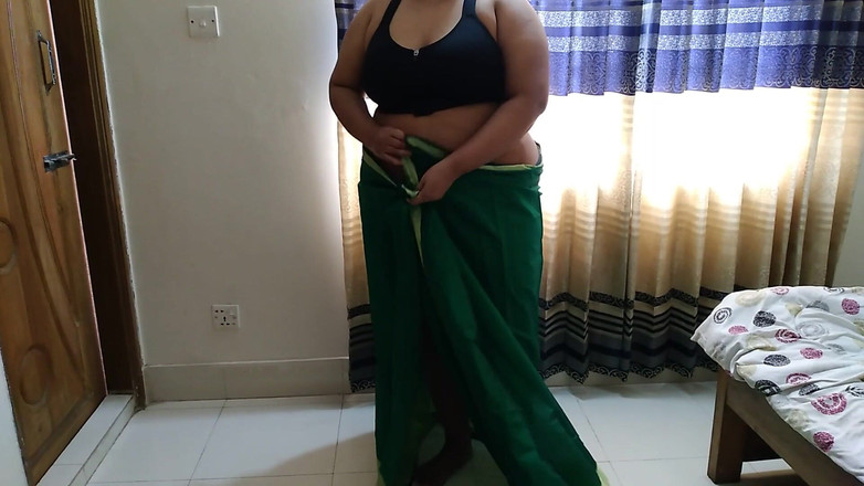 Aria Mia: Mătușă desi super fierbinte futută de vecin în timp ce poartă...