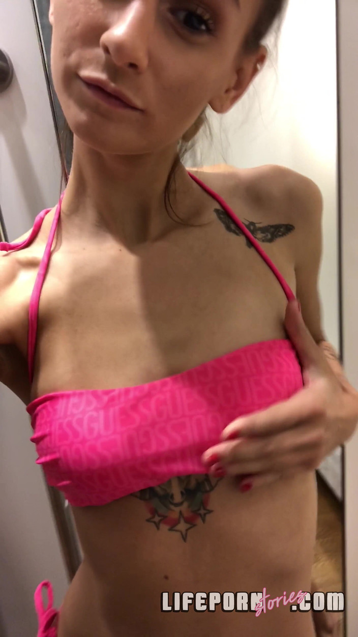 Life Porn Stories: Порно истории из жизни 8 - часть 1, стройное соблазнение в раздевалке - худенькая шлюшка раздевается