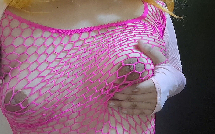 fermerino: Trans Med Enorma Puffiga Bröstvårtor Mjölkar Straffar Och Slår Dem...