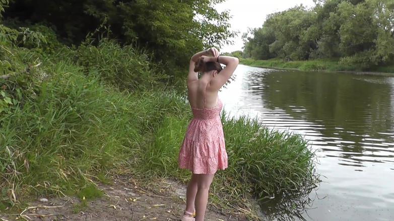 Assol: Solo na natureza sem calcinha