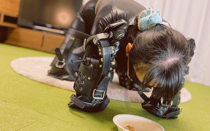 ushirosugatanomiki: Hra s vibrátorem a čas na jídlo