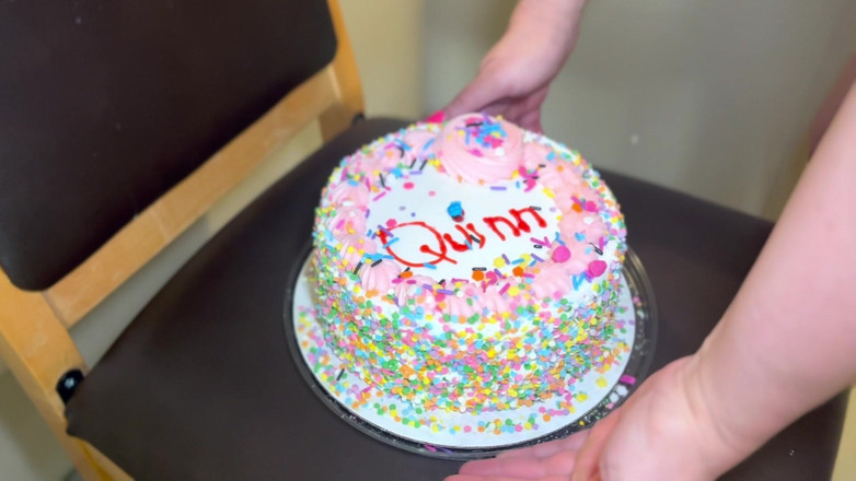 Quinn Marie: Awek putih dengan pantat besar kek hari jadi dengan pantat...