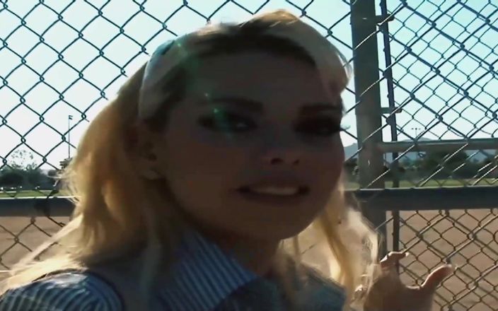 FapFlare: लेस्बियन कोच kylie Reese अपनी टीम को कई चरमसुख में चोदती है