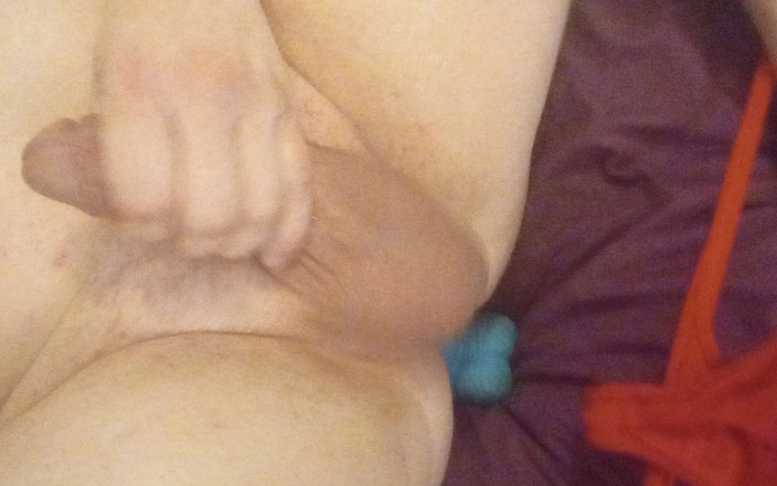 Sexydanielg36: Namorada não está em casa agora e eu não podia...