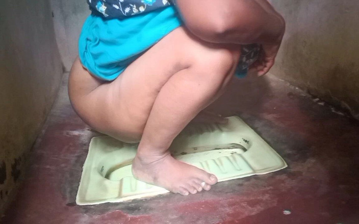 Priyanka314: Indiana esposa do interior tomando banho