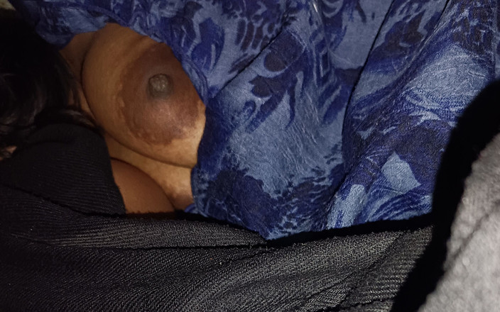 Queen4desi: Bbw grote borsten grote tepels en op zijn hondjes desi...