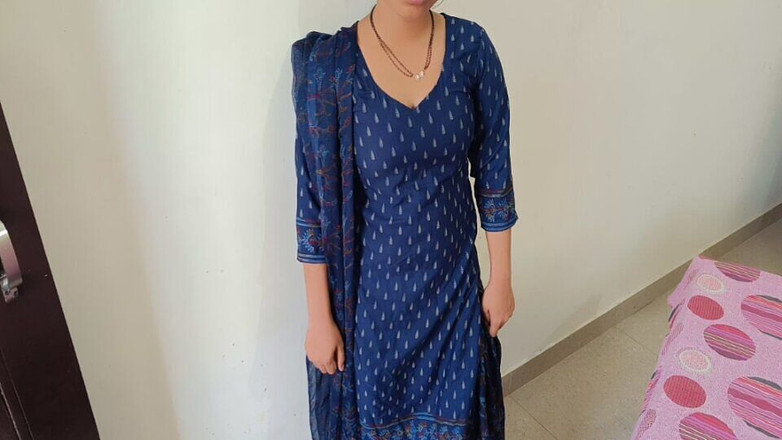 YOURAMRITA04: Sexy indická desi vesnická služka šuká se šéfem v koupelně