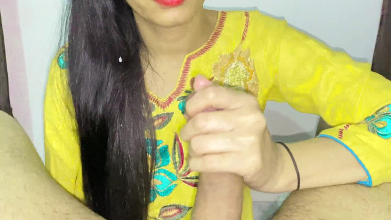 Desifilmy45: Makcik datang ke bilik asrama saya dan selepas melihat zakar...