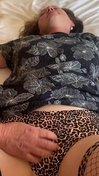 Une Femme Se Fait Baiser Et Se Faire Éjaculer À L’intérieur