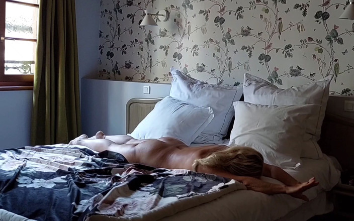 Selena701: Nagie rozciąganie i seks na przebudzenie