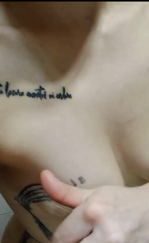 Akasha7: Akasha lagi asik mainin memeknya di ruang kerja