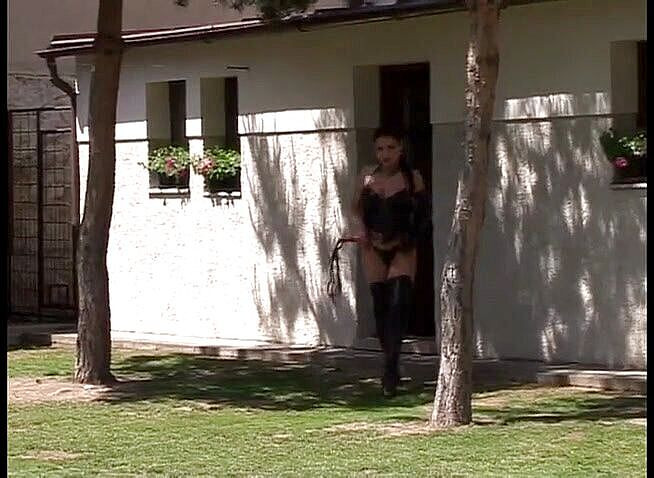 Fetish Desire: Calda padrona in pelle ha il suo schiavo da scopare