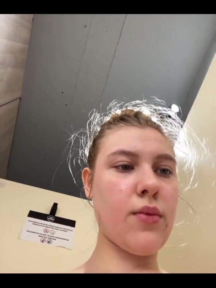 JuiceLussie: Extrem offentlig onanerar. Anal Plug. Djupt igenom. Sperma offentligt. Sitt...