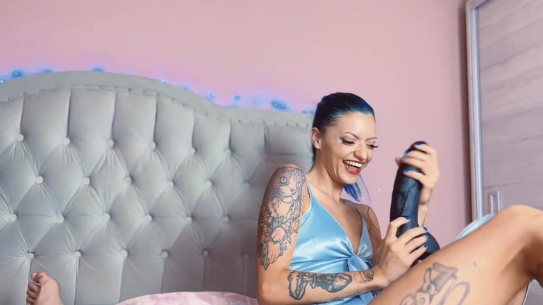 Steff Crime: Mutlu ıslak sonla gırtlağına kadar alıyor, bu tipik bir porno videosu...