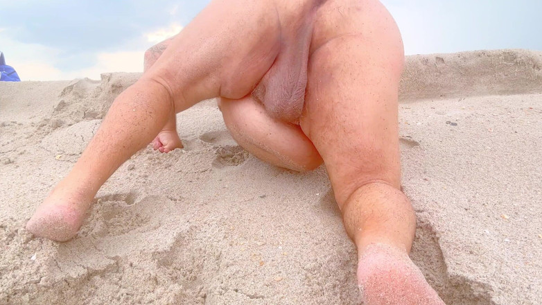 Hand-Free-Daddy-Chub: Une naine musclée avec un gros cul a un énorme sperme...