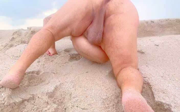 Hand-Free-Daddy-Chub: Midget Musclebear cu un cur gras are o imensă mâini...